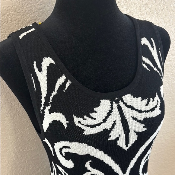 Red by Saks Fifth Avenue Elegant Black and White Patterned Drop Waist Dress - Picture 3 of 11